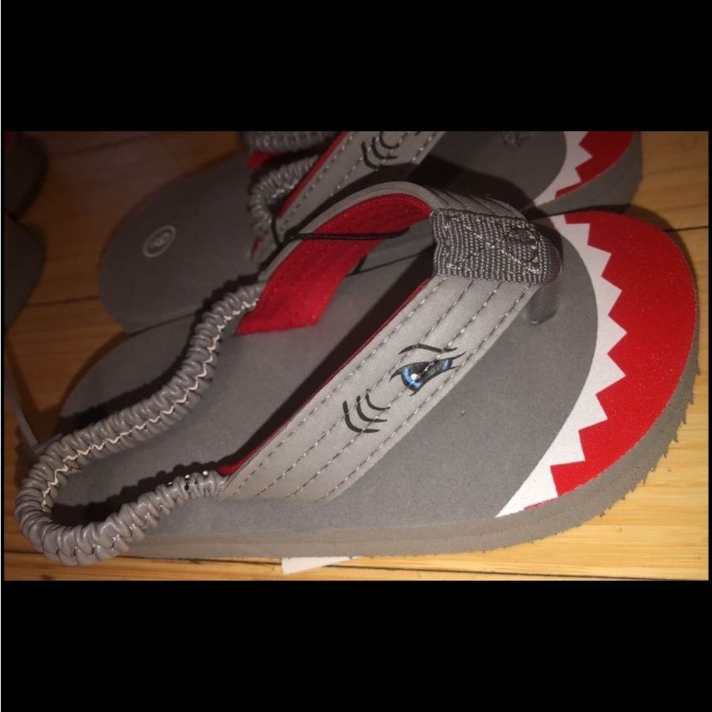Swiggles Size 6 Toddler Boys Shark Flip Flops NEW NWT - Picture 3 of 4